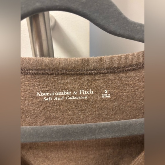 Abercrombie & Fitch Brown Snap Henley Long Sleeve V Neck Bodysuit Size S - Picture 3 of 3